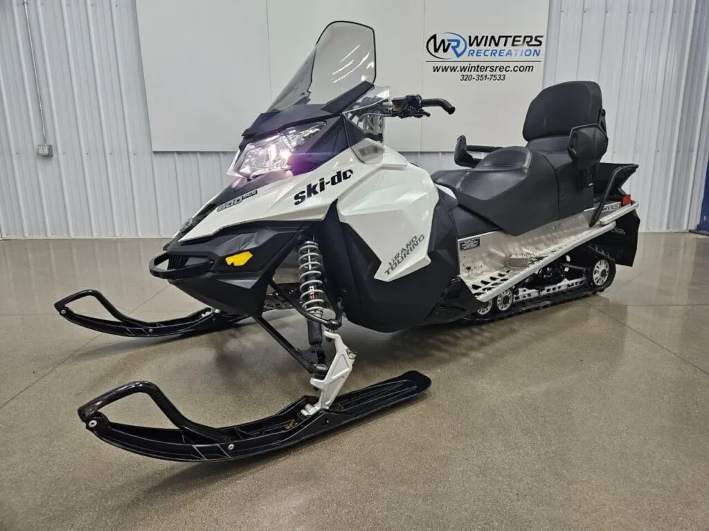 2016 SkiDoo Grand Touring Sport 600 ACE Snowmobile, White & Black